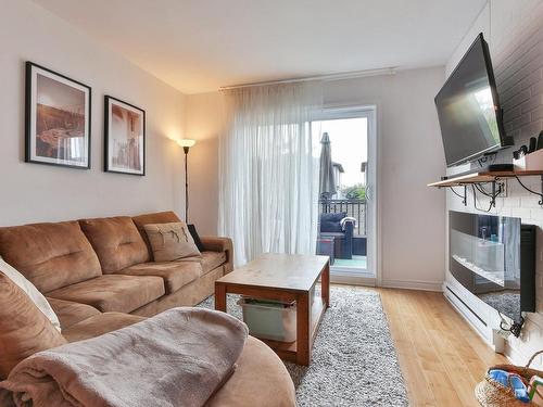 Salon - 3129 Rue Des Galets, Carignan, QC - Indoor Photo Showing Living Room