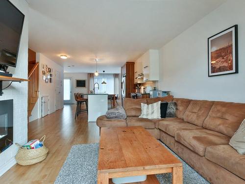 Living room - 3129 Rue Des Galets, Carignan, QC - Indoor Photo Showing Living Room