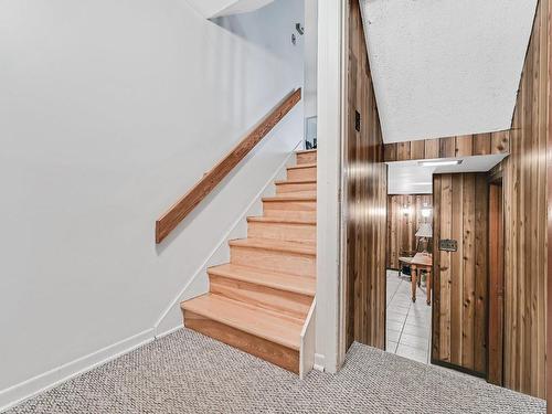 Escalier - 336 Rue De La Neuve-France, Saint-Jean-Sur-Richelieu, QC - Indoor Photo Showing Kitchen