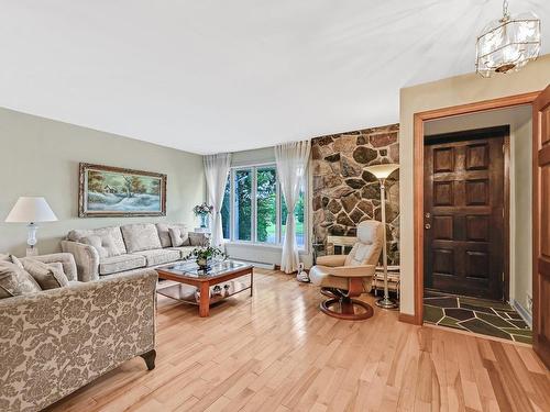 Salon - 336 Rue De La Neuve-France, Saint-Jean-Sur-Richelieu, QC - Indoor Photo Showing Living Room