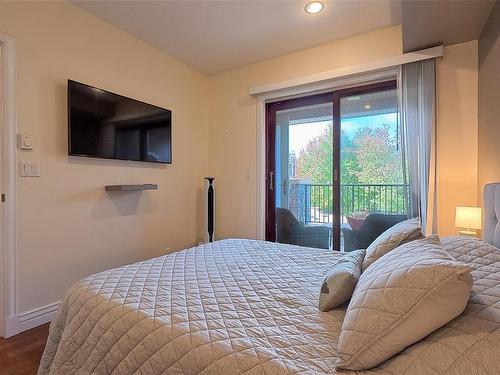 213-1325 Bear Mountain Pkwy, Langford, BC - Indoor Photo Showing Bedroom