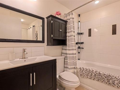 213-1325 Bear Mountain Pkwy, Langford, BC - Indoor Photo Showing Bathroom