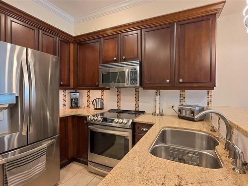 213-1325 Bear Mountain Pkwy, Langford, BC - Indoor Photo Showing Kitchen With Double Sink