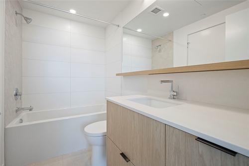 609-1488 Bertram Street, Kelowna, BC - Indoor Photo Showing Bathroom