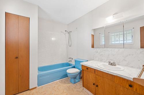 2983 Conlin Court, Kelowna, BC - Indoor Photo Showing Bathroom