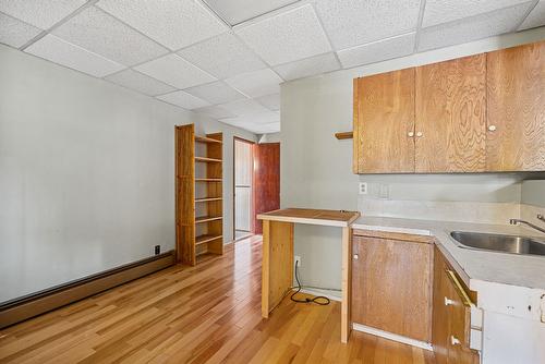 2983 Conlin Court, Kelowna, BC - Indoor Photo Showing Kitchen