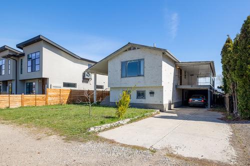 2983 Conlin Court, Kelowna, BC - Outdoor With Facade