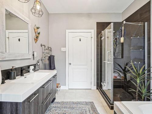 Bathroom - 343 51E Avenue, Pointe-Calumet, QC - Indoor Photo Showing Bathroom