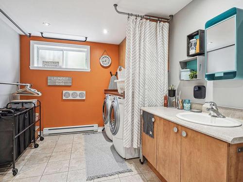 Laundry room - 343 51E Avenue, Pointe-Calumet, QC - Indoor Photo Showing Laundry Room