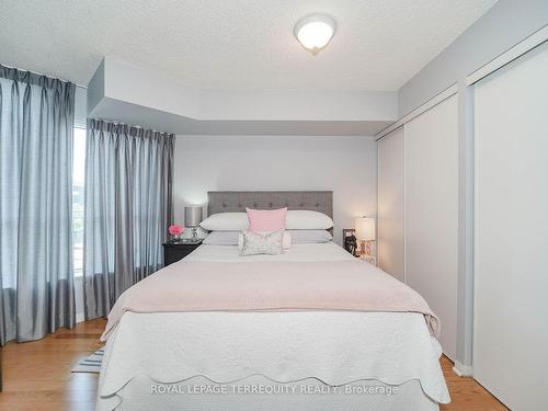 221-230 Queens Quay W, Toronto, ON - Indoor Photo Showing Bedroom