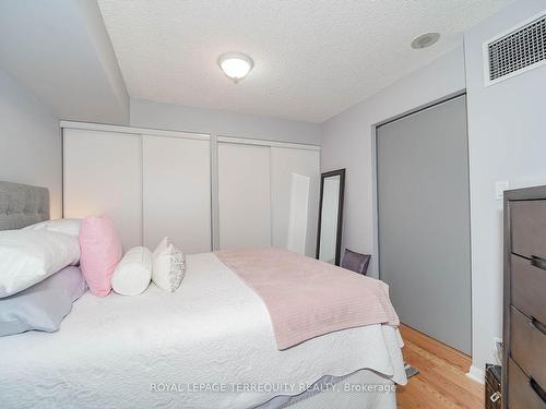 221-230 Queens Quay W, Toronto, ON - Indoor Photo Showing Bedroom