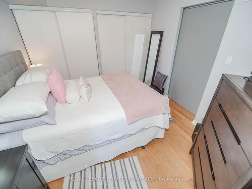 221-230 Queens Quay W, Toronto, ON - Indoor Photo Showing Bedroom