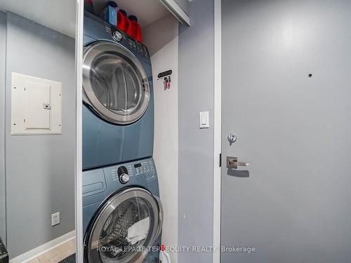 221-230 Queens Quay W, Toronto, ON - Indoor Photo Showing Laundry Room