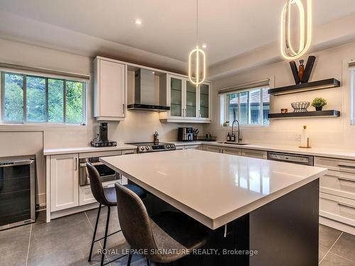 26 Vanderbrent Cres, Toronto, ON - Indoor Photo Showing Kitchen