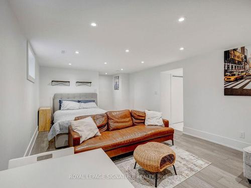 26 Vanderbrent Cres, Toronto, ON - Indoor Photo Showing Living Room