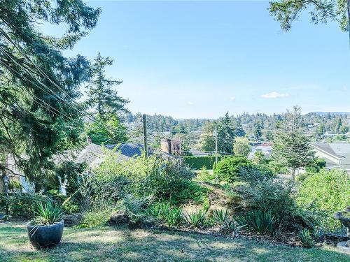 2817 Murray Dr, Saanich, BC 