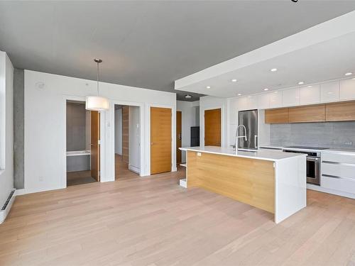 1012-989 Johnson St, Victoria, BC - Indoor Photo Showing Kitchen With Upgraded Kitchen