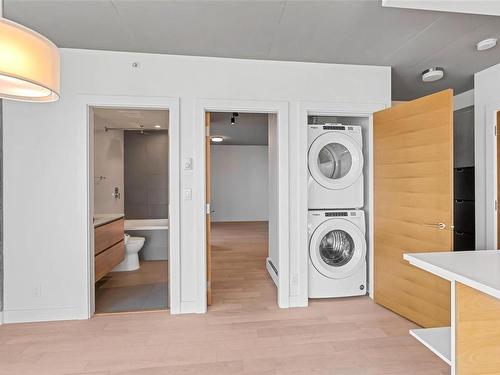 1012-989 Johnson St, Victoria, BC - Indoor Photo Showing Laundry Room