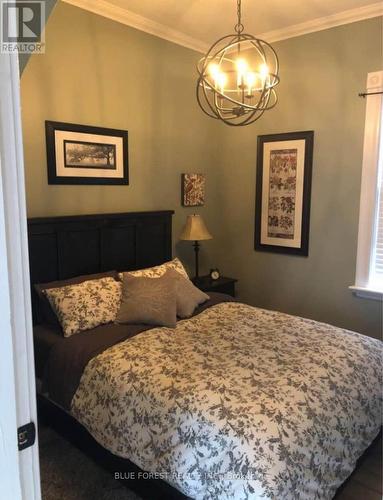 21 Queens Place, London, ON - Indoor Photo Showing Bedroom