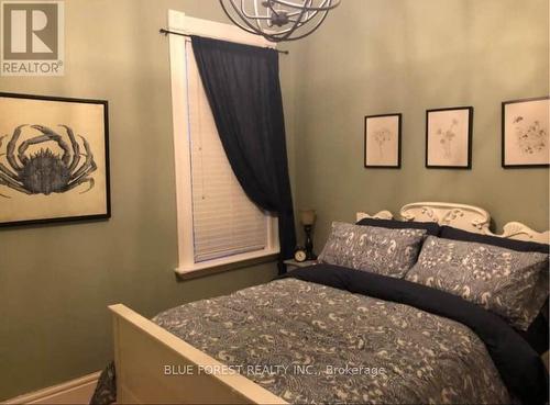 21 Queens Place, London, ON - Indoor Photo Showing Bedroom