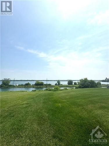 Estate community access to canal waterfront overlooking St Lawrence. - 9 Flett Street, Cardinal, ON 