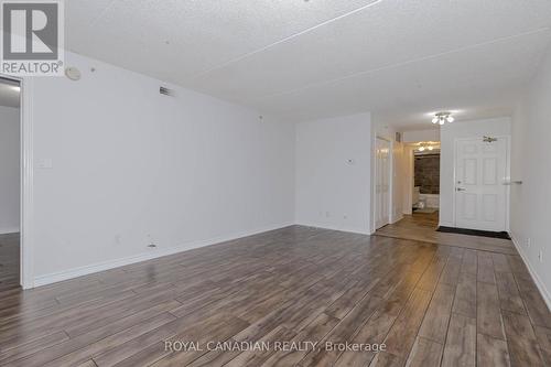 211 - 2055 Appleby Line, Burlington, ON - Indoor Photo Showing Other Room