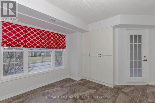 211 - 2055 Appleby Line, Burlington, ON - Indoor Photo Showing Other Room