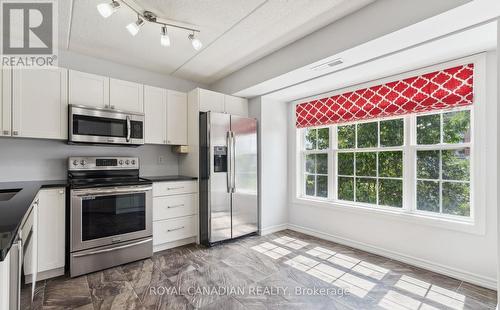 211 - 2055 Appleby Line, Burlington, ON - Indoor Photo Showing Kitchen