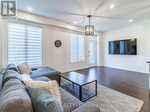 328 Thimbleweed Court, Milton, ON - Indoor Photo Showing Living Room