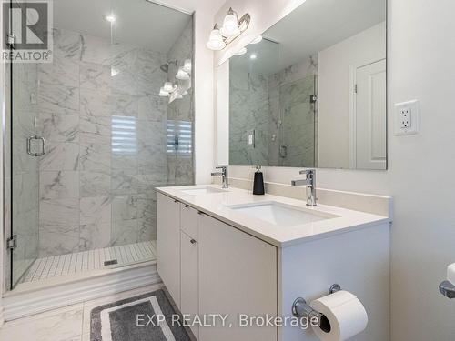 328 Thimbleweed Court, Milton, ON - Indoor Photo Showing Bathroom