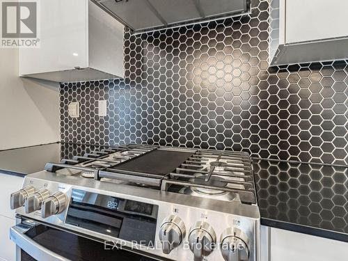 328 Thimbleweed Court, Milton, ON - Indoor Photo Showing Kitchen