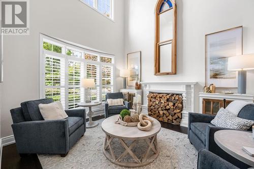 4206 Sarazen Drive, Burlington, ON - Indoor Photo Showing Living Room