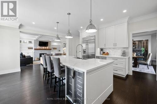 4206 Sarazen Drive, Burlington, ON - Indoor Photo Showing Kitchen With Upgraded Kitchen