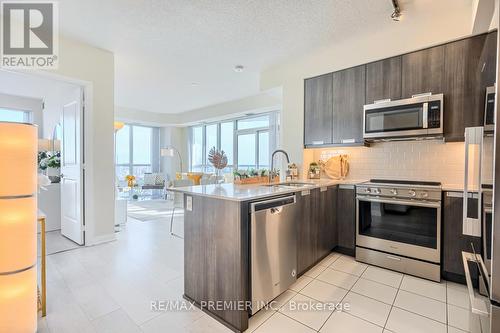 3014 - 35 Watergarden Drive, Mississauga, ON - Indoor Photo Showing Kitchen With Upgraded Kitchen