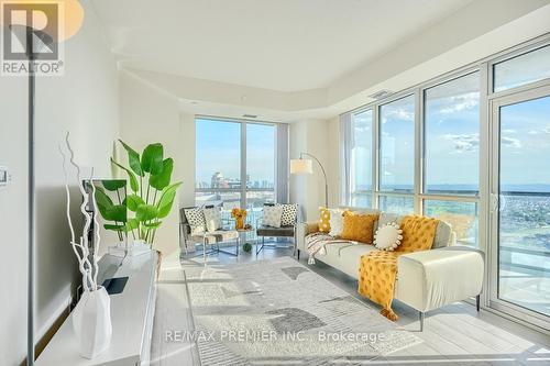 3014 - 35 Watergarden Drive, Mississauga, ON - Indoor Photo Showing Living Room