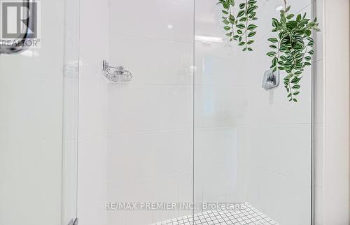 3014 - 35 Watergarden Drive, Mississauga, ON - Indoor Photo Showing Bathroom