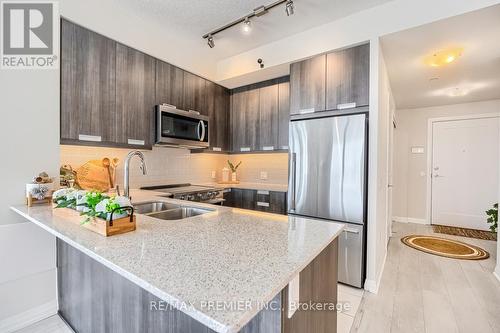 3014 - 35 Watergarden Drive, Mississauga, ON - Indoor Photo Showing Kitchen With Double Sink With Upgraded Kitchen