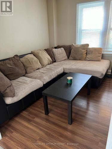 1523 Mount Albert Road E, East Gwillimbury, ON - Indoor Photo Showing Living Room