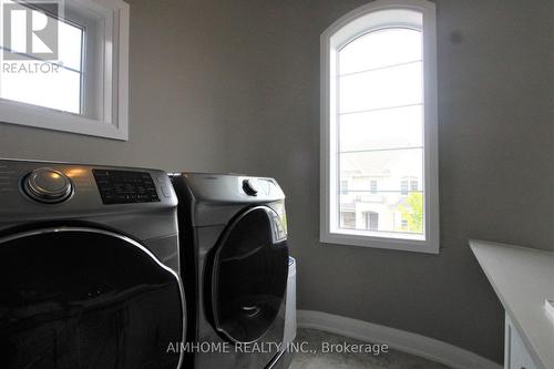 151 Bridgepointe Court, Aurora, ON - Indoor Photo Showing Laundry Room