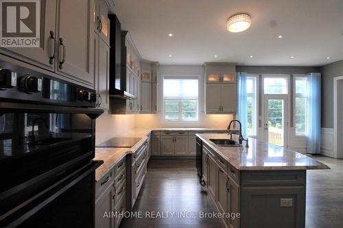 151 Bridgepointe Court, Aurora, ON - Indoor Photo Showing Kitchen With Double Sink With Upgraded Kitchen