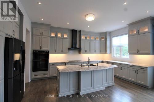 151 Bridgepointe Court, Aurora, ON - Indoor Photo Showing Kitchen With Upgraded Kitchen