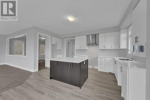 160 Union Boulevard, Wasaga Beach, ON - Indoor Photo Showing Kitchen