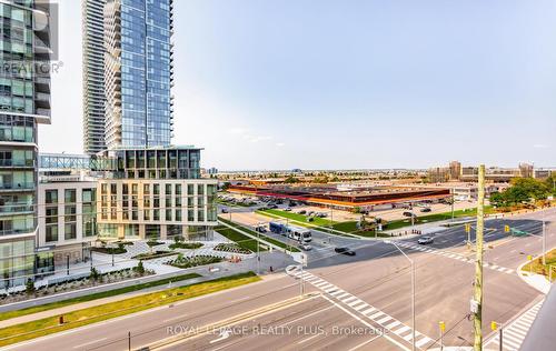 610 - 7895 Jane Street, Vaughan, ON - Outdoor