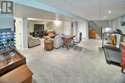 566 Dewan Street, Strathroy-Caradoc (Ne), ON - Indoor Photo Showing Other Room