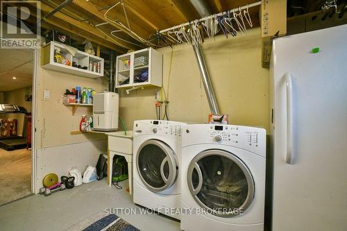 566 Dewan Street, Strathroy-Caradoc (Ne), ON - Indoor Photo Showing Laundry Room