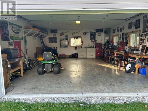 566 Dewan Street, Strathroy-Caradoc (Ne), ON - Indoor Photo Showing Garage