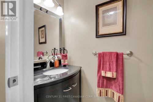 43 Camden Place, London, ON - Indoor Photo Showing Bathroom