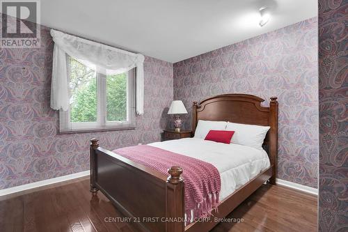 43 Camden Place, London, ON - Indoor Photo Showing Bedroom