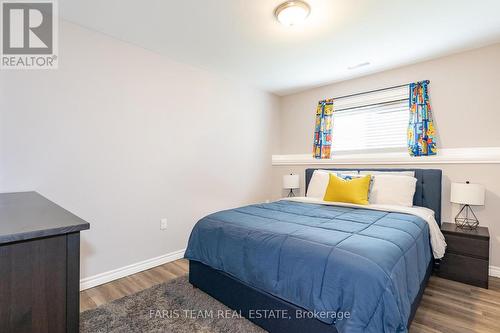 27 Marilyn Avenue S, Wasaga Beach, ON - Indoor Photo Showing Bedroom