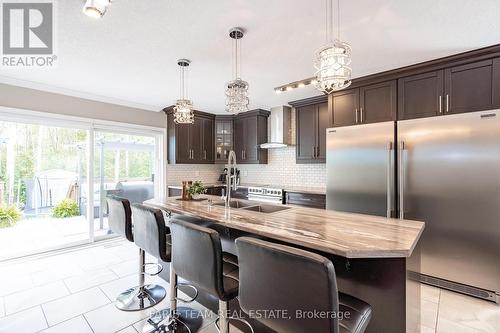 27 Marilyn Avenue S, Wasaga Beach, ON - Indoor Photo Showing Kitchen With Double Sink With Upgraded Kitchen